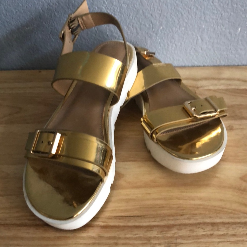 Gold Platform Sandals ⭐️